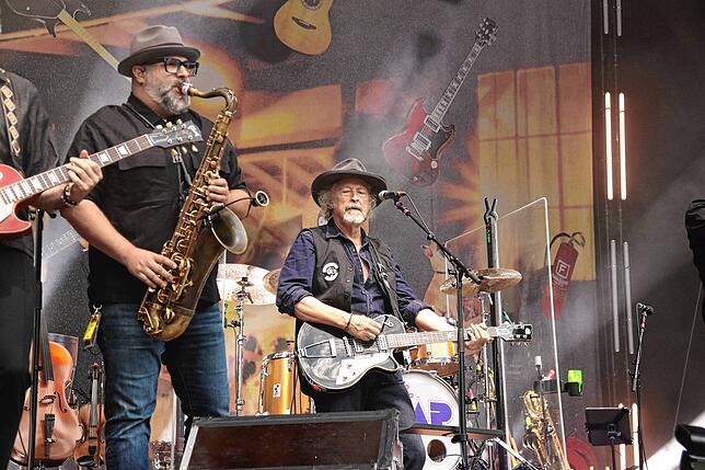 Bild 30: BAP beim Stimmenfestival 2025: Kölner Kultrocker heizen dem Publikum ein - das sind die Bilder