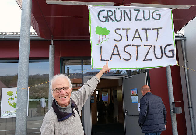 Ist es Humor oder Galgenhumor? Zumindest noch lachen kann Biologe Karl Roth von der Ortsgruppe des Bunds für Umwelt und Naturschutz.