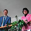 An der Balustrade im Obergeschoss des Rathauses: Oberbürgermeister Simon Gröger und Bürgermeisterin Monika Laule setzen im neuen ...