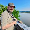 Reservatsaufseher Thomas Amsler auf dem Beobachtungsturm im Naturschutzgebiet am Klingnauer Stausee.