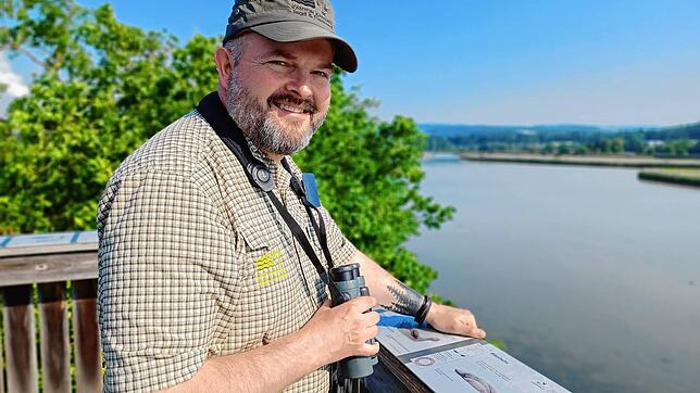 Reservatsaufseher Thomas Amsler auf dem Beobachtungsturm im Naturschutzgebiet am Klingnauer Stausee.