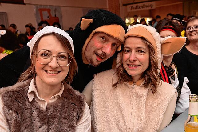 Bild 14: Tanzende Glücks-Schweine und ein echter Bulldog in der Halle: So lustig war der Erzknappenball