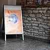 Bleibt vorerst stehen: Das Schild vor dem Restaurant Barbarossa, das auf die Maskenpflicht für Gäste hinweist.