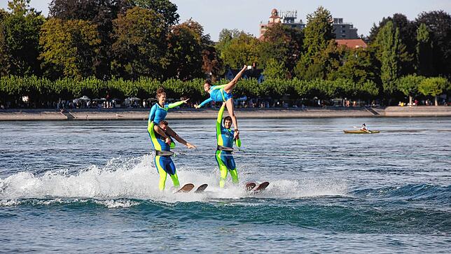 Bild 23: Konstanzer Seenachtfest 2022: Ein Highlight des Tages ist die Wasserski-Show