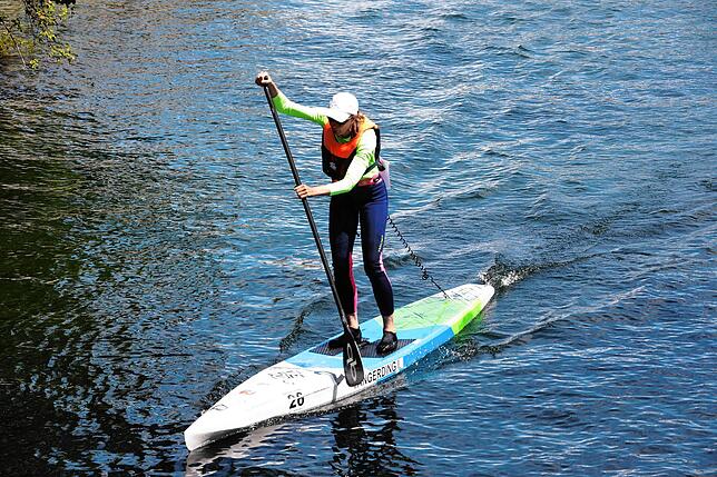 Bild 13: Auf zum SUP-Rennen! Bei der Bodenseewoche 2024 messen sich die Paddler im Wettstreit