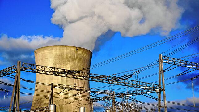 Wieder Strom fließt aus dem Schweizer Atomkraftwerk Leibstadt. Bild: Roland Gerard
