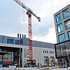 Vor dem Lago steht immer noch ein Kran. Für die Baustelle am Bahnhofplatz wird er nicht benötigt. Wozu dann?