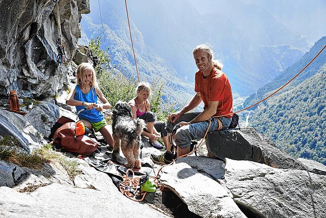 Familienausflug in der Natur: Robert und Daniela Jasper mit den Kindern Stefan und Amelie.