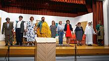 Bild : Die Premiere von „Der ledige Bauplatz“ – Ein vergnüglicher Theaterabend in Tiengen