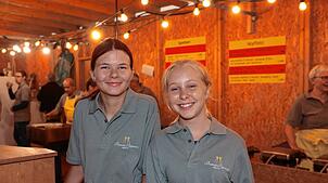 Bild : Ein Prosit der Gemütlichkeit! Fotos vom zweiten Abend beim Reichenauer Weinfest 2025