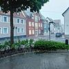 Auch über Donaueschingen zieht am Mittwochvormittag ein kurzer, heftiger Gewittersturm. Das Bild zeigt die Situation vor der ...