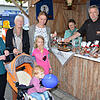 Träume aus Schokolade in herbstlicher Note präsentieren Max und Elvira Kreutter (von links) Alexandra Lange, Brigitte Perkuhn und ...