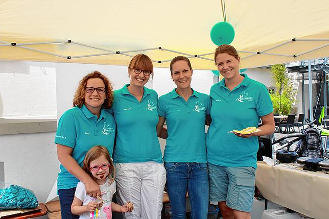 Katja Friedrich mit Tochter Josefina, Verena Tabor, Carina Ehmann und Verena Korn (von links), vom Förderverein Seekinder hatten guten ...