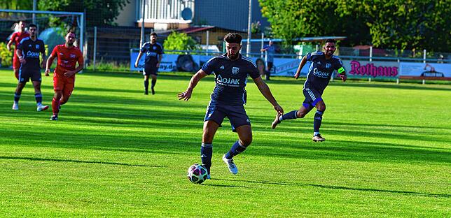 Bild 17: SV Jestetten müht sich zu einem 2:0 gegen Aufsteiger SV Blau-Weiß Murg &ndash; und wir haben Bilder!