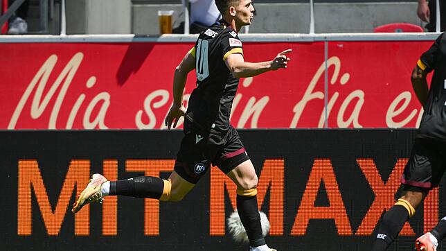 Kapitän Wanitzek traf per Handelfmeter zum 1:0 für den KSC.