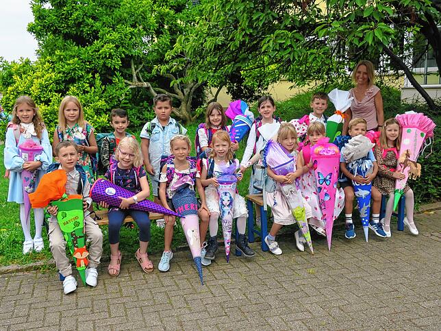 15 Jungen und Mädchen wurden dieses Jahr an der Grundschule Oberlauchringen in der Klasse 1a eingeschult. Klassenlehrerin ist Diana Ebel ...