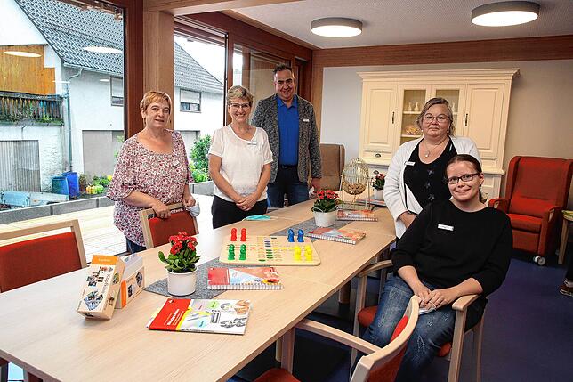 Das Bild zeigt das Caritas-Team im Raum der Tagespflege.