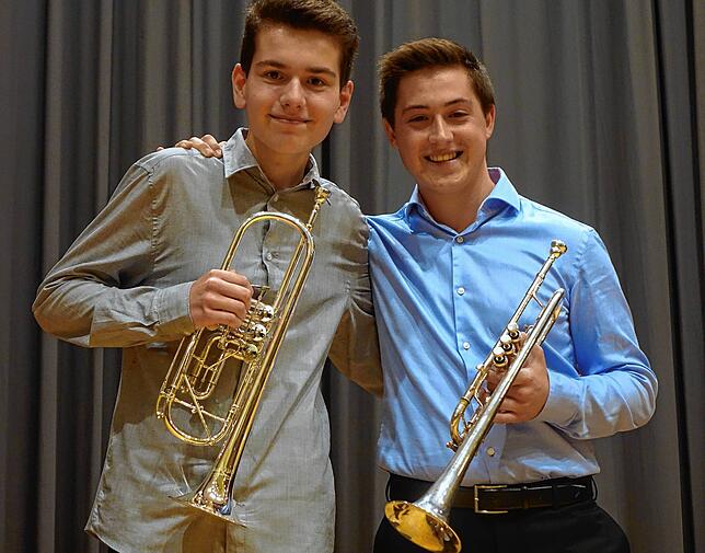 Freuen sich über den ersten Preis: Johannes Schmid (links) und Tobias Krieger.