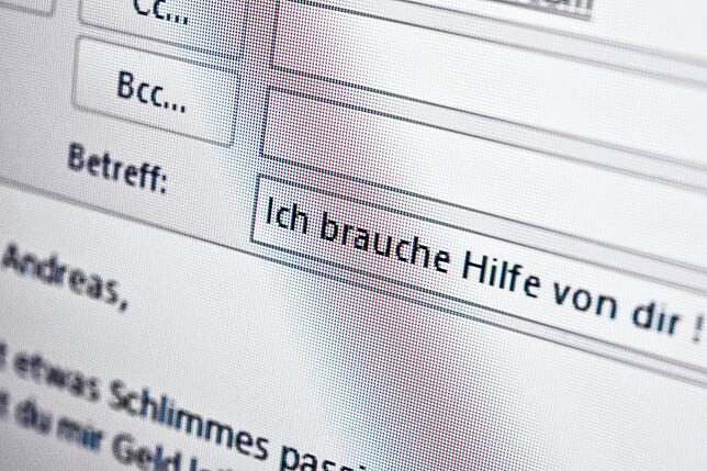 Freunden hilft man doch gerne, oder? Genau darauf setzen Onlinebetrüger und verschicken gefälschte E-Mails.