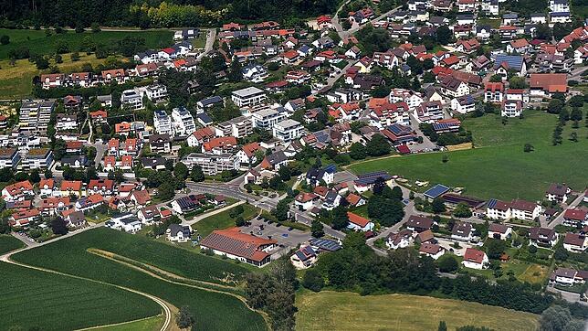Die Gemeinde Daisendorf möchte ihren Ortskern (im Bild oben rechts) neu überplanen. In der jüngsten Gemeinderatssitzung stand das Thema ...