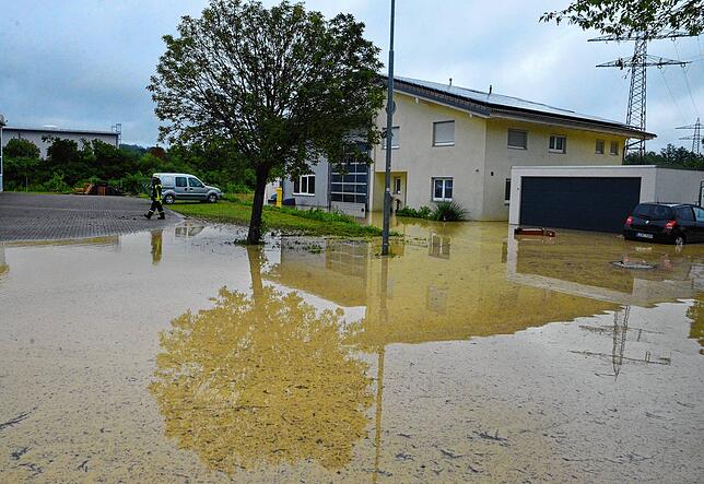 Bild 13: Bilder vom Unwetter in Markdorf: Evakuierung des Campingplatzes