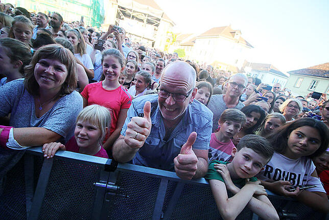 Bild 24: Namika begeistert 1800 Fans in Markdorf. Wir haben alle Bilder