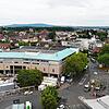 Das markante Gebäude im Herzen Friedrichshafens mit Altstadtparkhaus und dem Supermarkt Edeka Baur am Romanshorner Platz wird seit ...