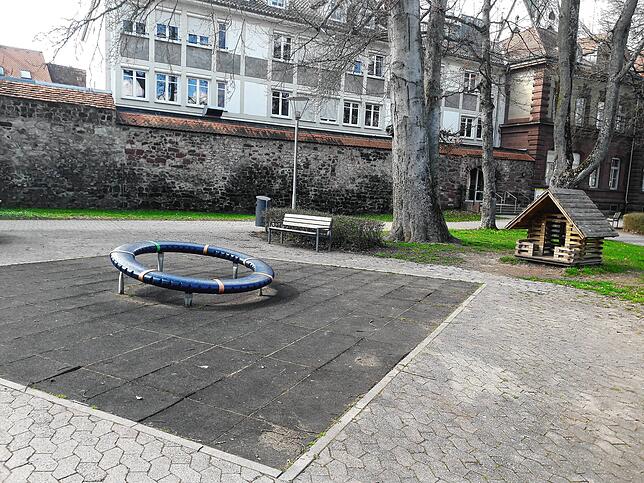 Hier wird – wie auf allen VS-Spielplätzen – bis mindestens 19. April kein Kind spielen dürfen.
