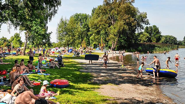 So eng wird es im Strandbad Moos auch nach einer Wiedereröffnung nicht zugehen. Im Gemeinderat wurde jetzt über den Eintrittspreis beraten.