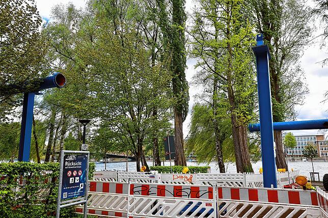 Stückchen für Stückchen werden die oberirdischen Leitungen entfernt.