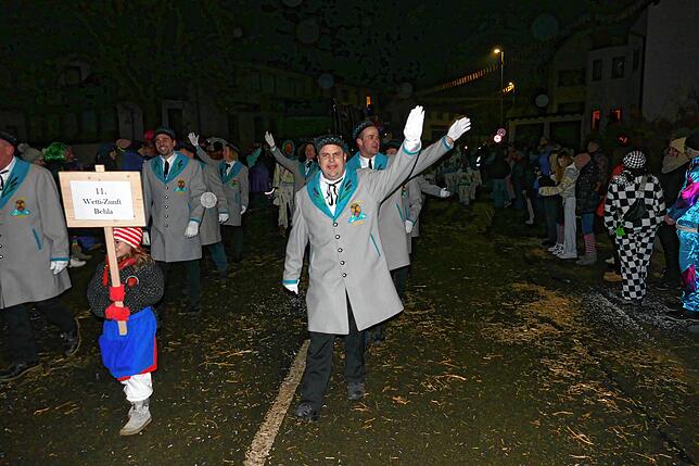 Bild 9: Riedböhringen ist ab sofort in Narrenhand. Nachtumzug eröffnet dreitägiges Narrentreffen.