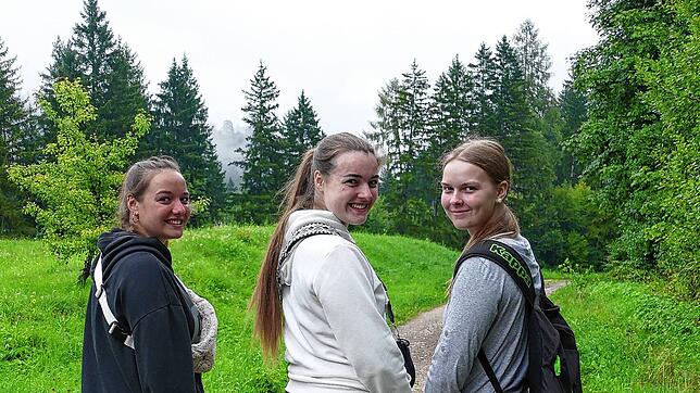 Auf dem Weg in die Wutachschlucht sind die Schwestern (von links) Joy, Shakira und Jamie Riggers aus der Nähe von Cuxhaven. Foto: Stefan ...