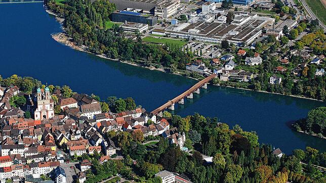 Wollen näher zusammenrücken: Die Schweizer Gemeinde Stein möchte sich künftig von den Bad Säckinger Stadtwerken Trinkwasser liefern ...