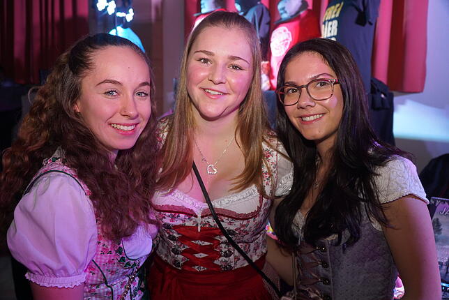 Bild 7: Mit Polonaisen und Ballermann-Feeling durch den Saal &ndash; Bilder der Dorfrocker in Löffingen