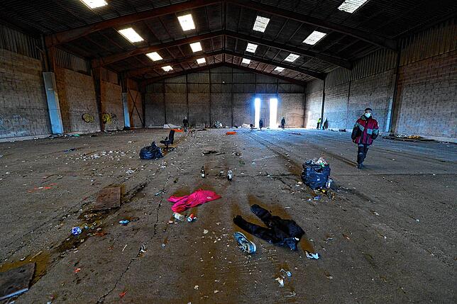 Der Party-Hangar in Frankreich, nachdem er von der Polizei geräumt wurde.