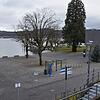 Auf dem Hafenvorplatz beim Seeum fallen an Wochenenden vermehrt Autos auf, obwohl dort nicht geparkt werden darf. Die Gemeinde will ...