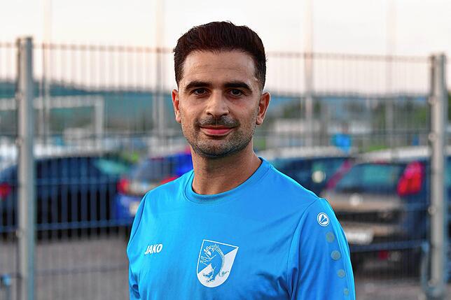 Alfredo Di Feo (31) ist waschechter Erzinger, lebt hier im Eigenheim mit seiner Familie. Mit dem Fußball begann er 1997 als Bambino und ...