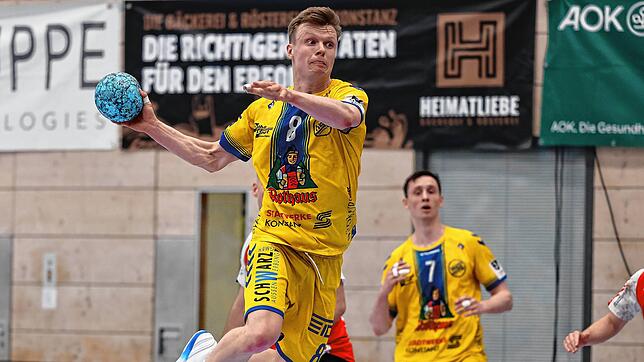 Sprungwurf statt aus der Hüfte geht auch: HSG-Rückraumspieler Felix Sproß konzentriert bei der Arbeit.