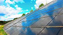 Eine großflächige Solaranlage soll bei Langenbach entstehen. Die Planungen dafür gehen nun in die entscheidende Phase. Bild: Pixabay/stilfee