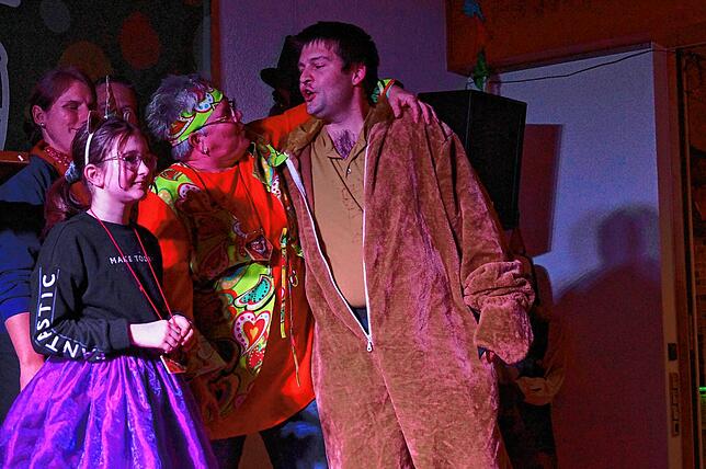 Bild 9: Kuttelessen im Stettener Festsaal des Rathauses