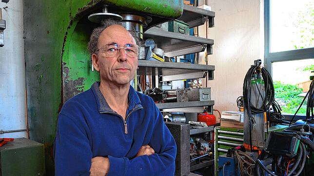David Fuchs in seinem Matallatelier in Deggenhausen.