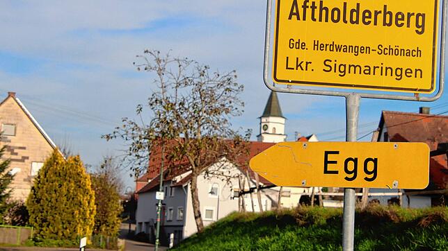 Knapp 100 Meter vom Ortsschild ereignete sich in der Einfahrt einer Gaststätte der tragische Unfall. Der beschuldigte Autofahrer hat den ...