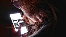 Kinder verbringen immer mehr Zeit vor dem Smartphone – und das birgt Risikenn.