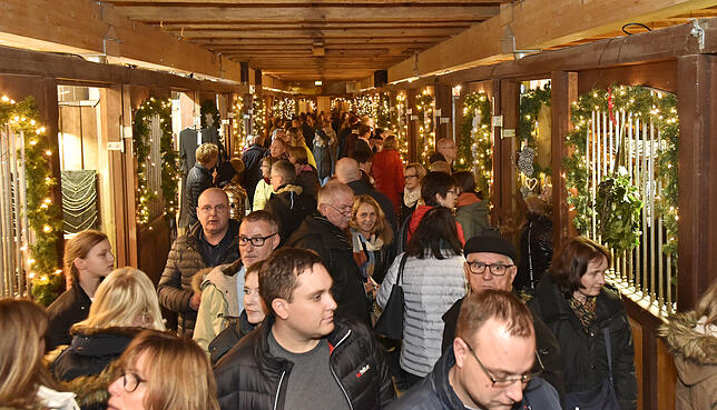 Tausende von Gästen sind es auch 2019 wieder, die in den Fürstlichen Marstall nach Donaueschingen &bdquo;pilgern&ldquo;. Nicht nur im ...