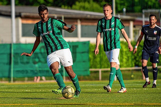 Bild 11: Titelanwärter FC Zell setzt sich mit 6:1 beim VfB Waldshut durch &ndash; und wir haben Bilder!