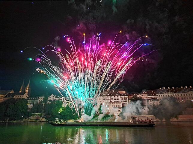 Bild 25: Basel lässt es krachen! Die schönsten Bilder des Feuerwerks am Rhein