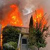 Ein Schuppen im Hinterhof im Bereich Richental- und Turnierstraße steht in Vollbrand.