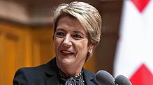 Die neugewählte Bundespräsidentin Karin Keller-Sutter nach ihrer Wahl.