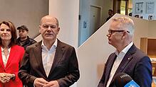 Beim Unternehmen Sto in Stühlingen-Weizen wird am Donnerstag, 6. Februar 2025, Bundeskanzler Olaf Scholz begrüßt. Nach dem Gespräch mit ...