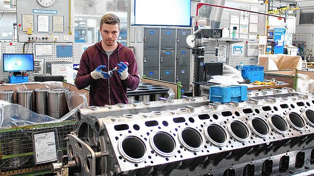 Bisher meldet RRPS für 500 Mitarbeiter aus Service und Vertrieb Kurzarbeit an. Ob im Juli auch Teile der Belegschaft aus der Fertigung ...